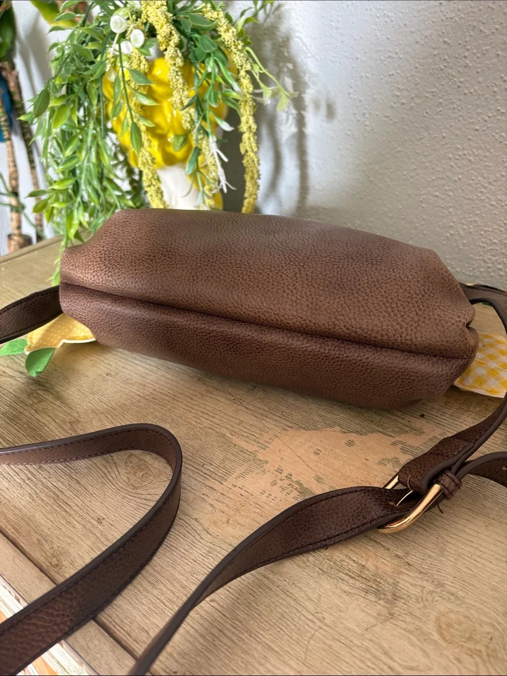 Liz Claiborne Brown Leather Crossbody Bag - Classic Everyday Style